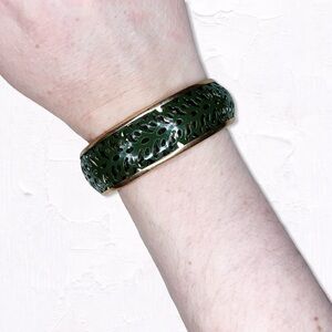 5598u. Olive Green Filigree Bracelet